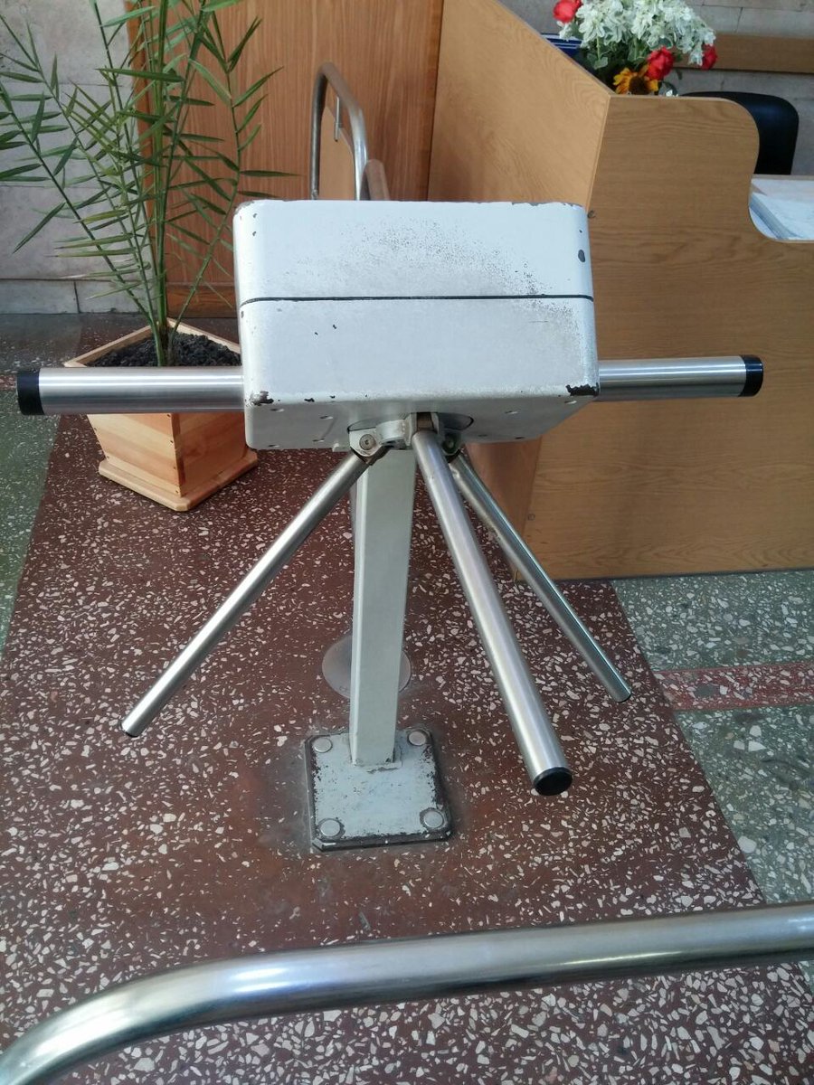 Specautomatics's tweet image. Турнікет українського виробництва — модель «Тауріс». Понад 18 років експлуатувався на прохідній заводу «Насосенергомаш» (м. Суми). У травні 2019 року був замінений на турнікет «Бізант».

--
#турнікет #турнікети #установкатурнікетів #монтажтурнікетів #продажтурнікетів