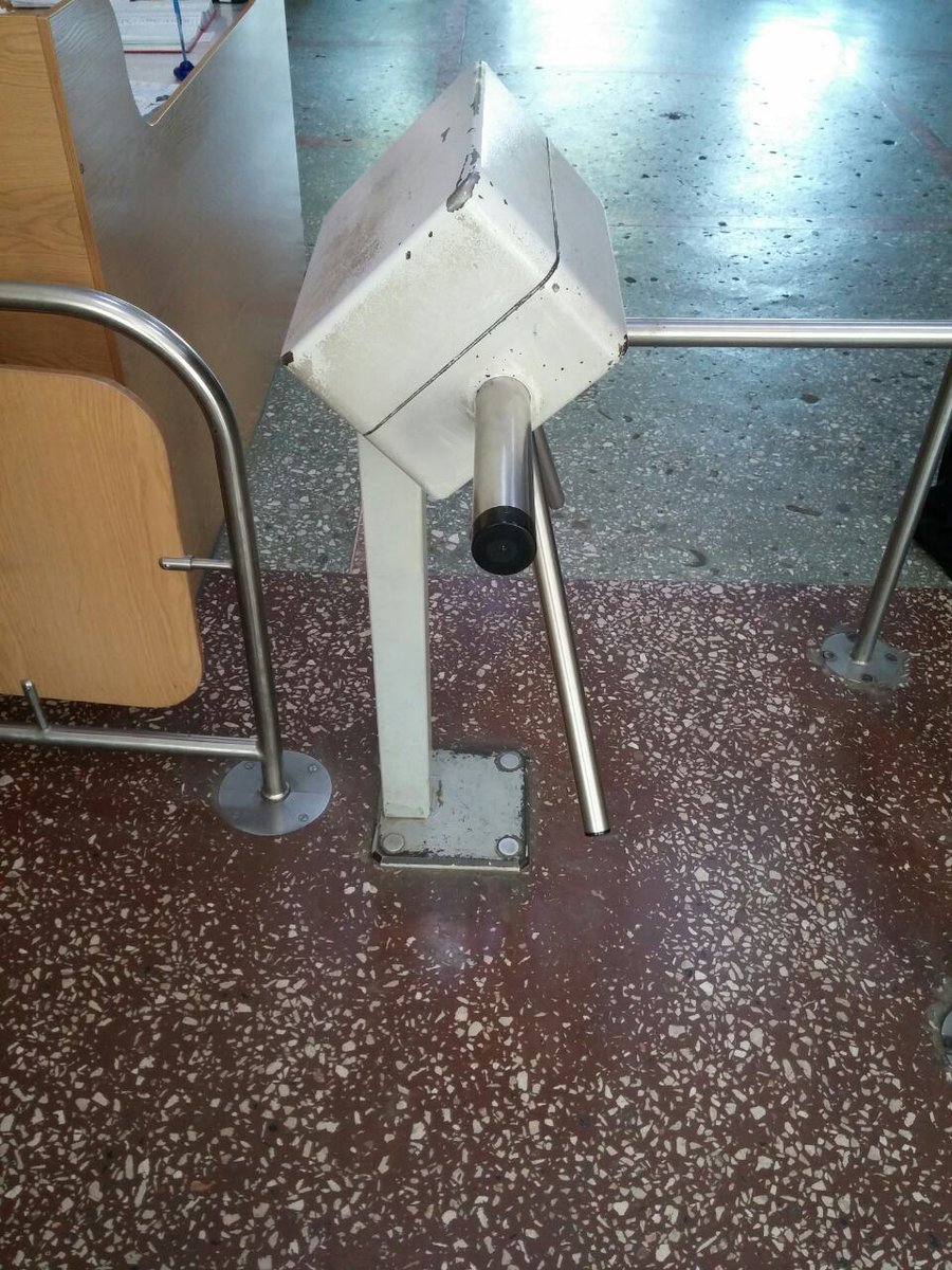 Specautomatics's tweet image. Турнікет українського виробництва — модель «Тауріс». Понад 18 років експлуатувався на прохідній заводу «Насосенергомаш» (м. Суми). У травні 2019 року був замінений на турнікет «Бізант».

--
#турнікет #турнікети #установкатурнікетів #монтажтурнікетів #продажтурнікетів