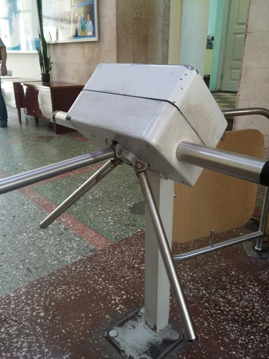 Specautomatics's tweet image. Турнікет українського виробництва — модель «Тауріс». Понад 18 років експлуатувався на прохідній заводу «Насосенергомаш» (м. Суми). У травні 2019 року був замінений на турнікет «Бізант».

--
#турнікет #турнікети #установкатурнікетів #монтажтурнікетів #продажтурнікетів