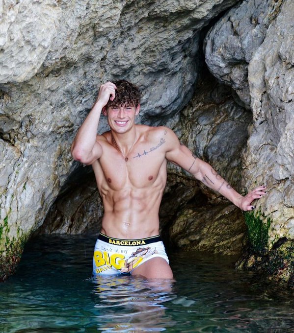 Bananas 🍌 https://t.co/07SiPVx7Jp