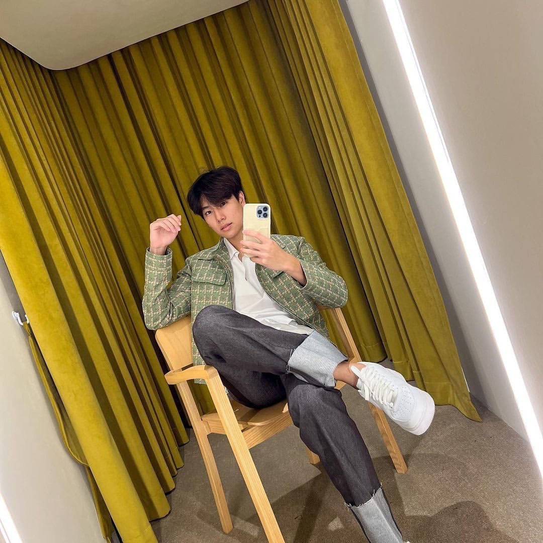 ppnaraviet's tweet photo. [ pmith IG Update ] 

" K. @ phuwintang in P.MITH SS22 

#pmith #pmithss22 
#pmithcommunity
#iwearpmith
#phuwintang " 

Ps. Phuwin's clothes are from P.Mith 🤍 The day when he asked us to choose from the three sets of clothes 🐼 https://t.co/orbr3EA1MP