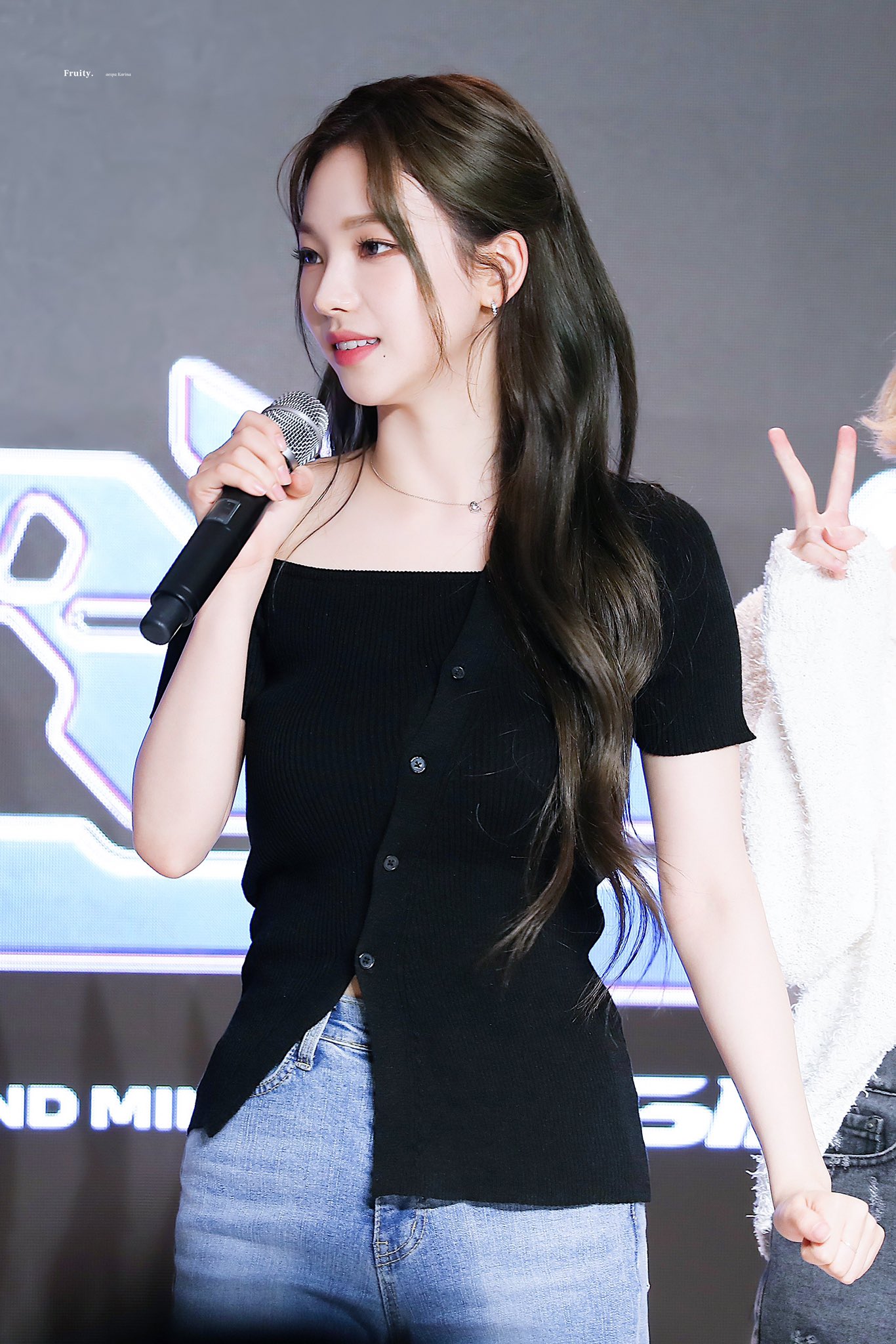 FVnzc1vaAAAsNCw?format=jpg&name=large