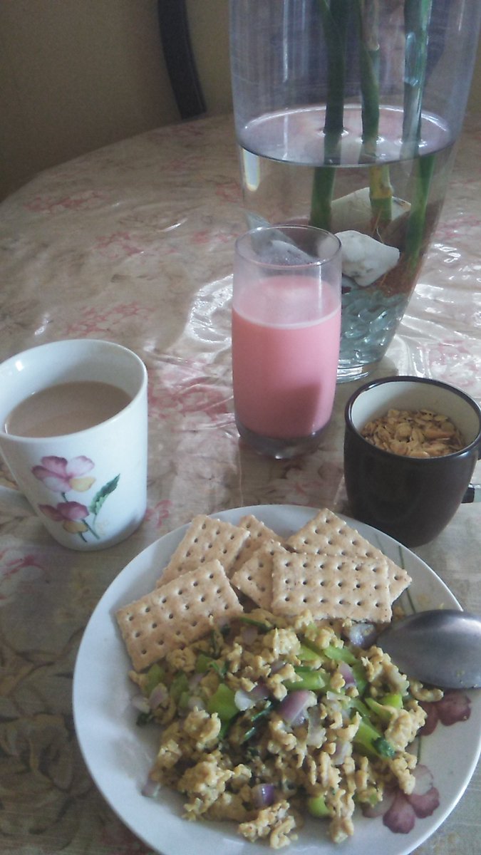 victormpa17's tweet photo. 🥴😋✌️ #goodmorning #FelizDomingo #Desayuno #Ricooo #Lol #photo https://t.co/s3cHl62mRr