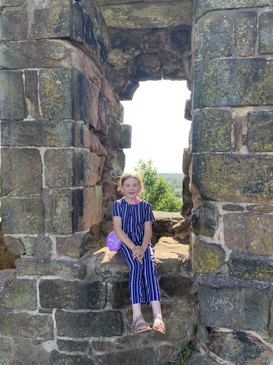 EdadventuresM's tweet photo. @30DaysWild loved exploring #haltoncastle this eve https://t.co/eTNLR3os0v