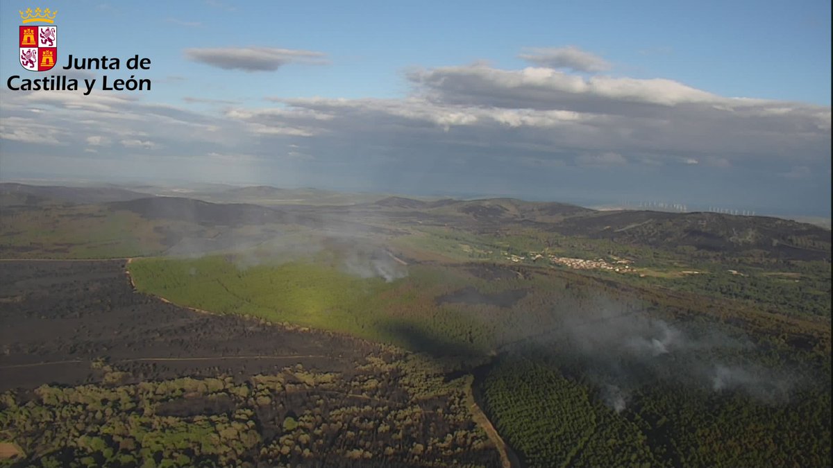 naturalezacyl's tweet photo. 🗺 El último perímetro registrado por el helicóptero de coordinación HOTEL arroja una superficie aproximada de 30.000 ha quemadas en el #IFSierraDeLaCulebra, que continúa activo y en Nivel 2 🔥 https://t.co/wuV2reM0Ls