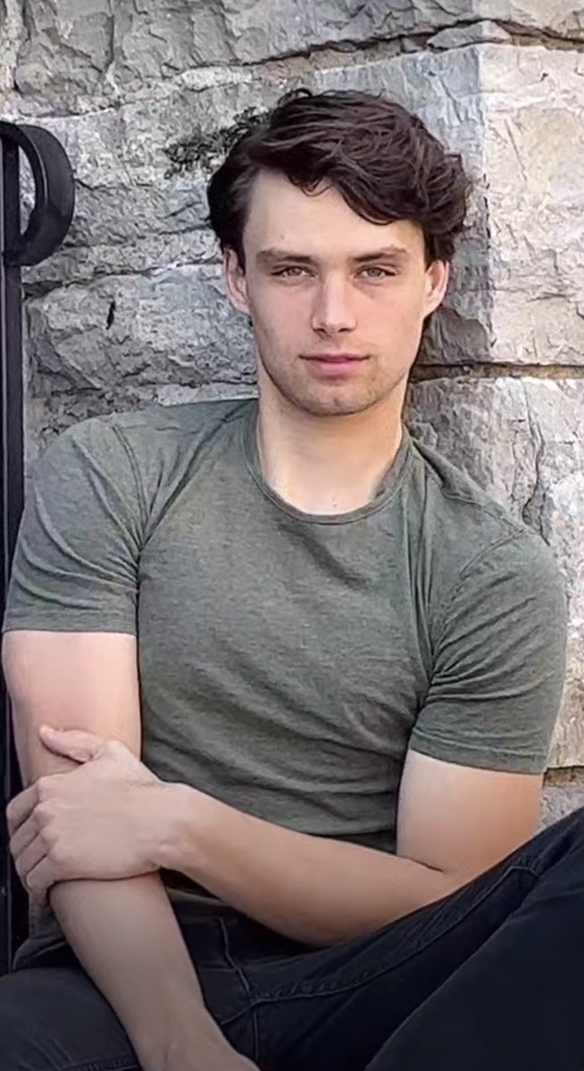 melissachristn1's tweet image. Anyone else tear up during the live? Not only does he look gorgeous, I loved seeing his professional model mode. When you think of the yr he’s had &amp;amp; seeing him today, a sense of pride came over me. #tearsofpride @w_white18