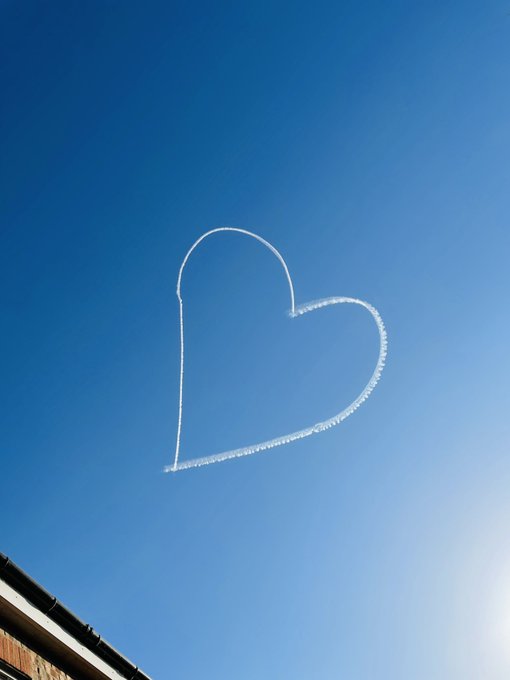 Massive heart in the sky tonight ❤️ https://t.co/1p1pArc4fG<a href="/tag/nufc"class="tags"><span>#nufc</span></a>