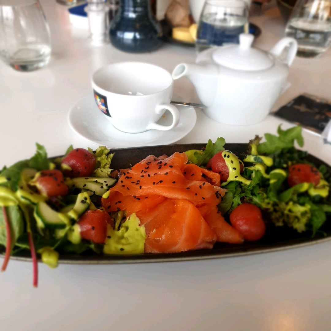 intydien's tweet photo. Senangnya bisa ketemu lagi kedua orangtua yg super baik ini (@ Hotel NH Utrecht in Utrecht, the Netherlands) https://t.co/1RKoEmpiU0 https://t.co/P776XZgtgO