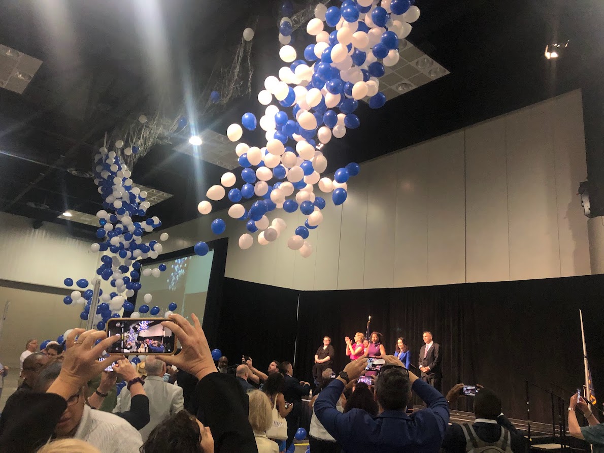 teal_4's tweet photo. Indiana Democratic State Convention 2022!
with Boone County Dems and Greg A Woods IN House 24: https://t.co/loFLye8S5w
#BigDemWeekend @BooneINDems https://t.co/irzPDEWhYn