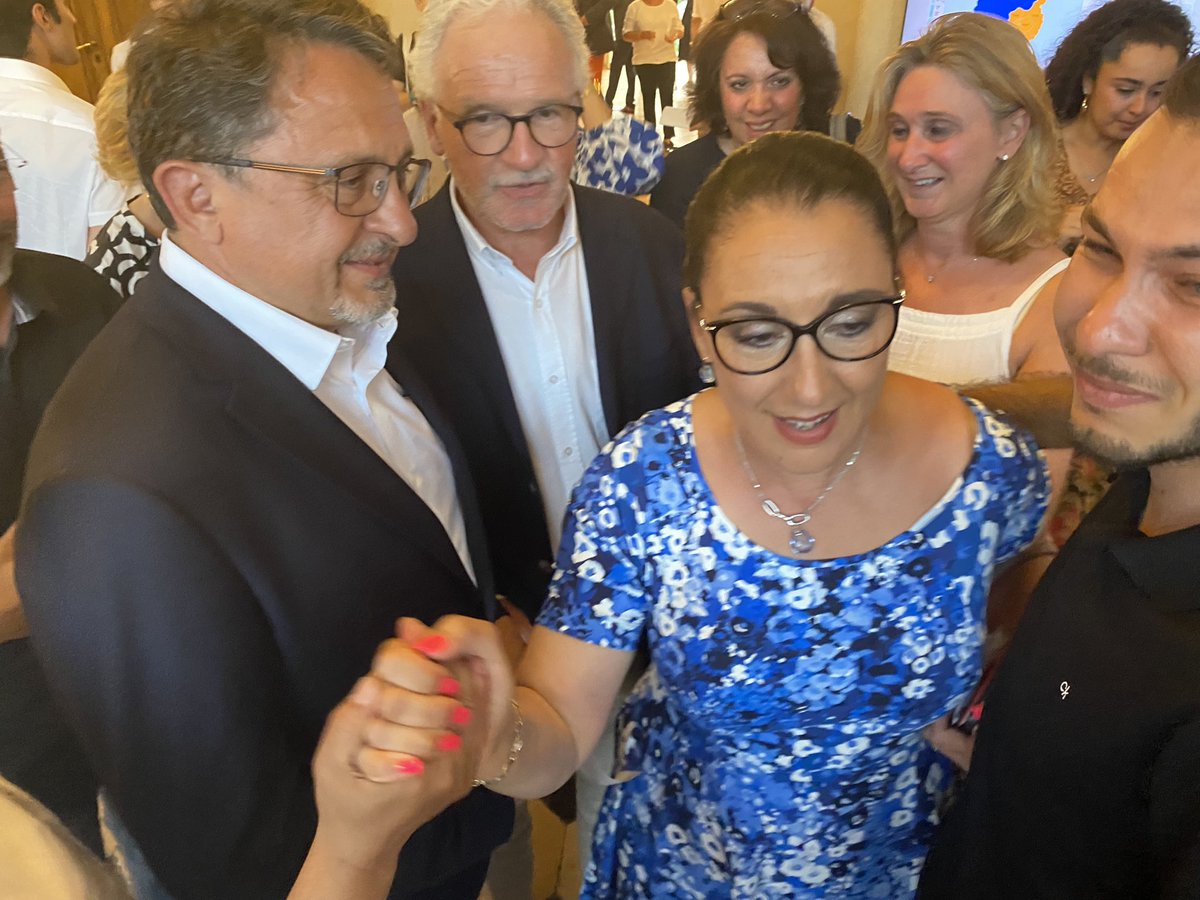_DidierParis's tweet photo. #legislatives2022 en #CôteDOr
👉 Je remercie les électeurs de m’avoir clairement renouvelé leur confiance. Nous gardons les quatre postes dans le 21. 
👉 @EmmanuelMacron bénéficiera d’une majorité puissante complétée par tous les démocrates. https://t.co/jNpHXQ5irE