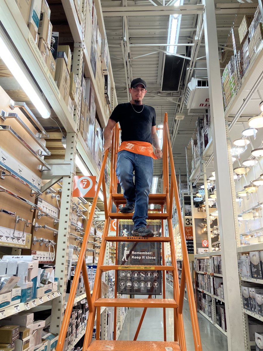 Our In Focus Captain Susan taking our new associates out for their safety walk and teaching proper ladder safety. You rock Susan!! ⁦<a href="/BordwellPam/">Pam Bordwell</a>⁩ ⁦<a href="/SeanBrownD133/">Sean Brown</a>⁩