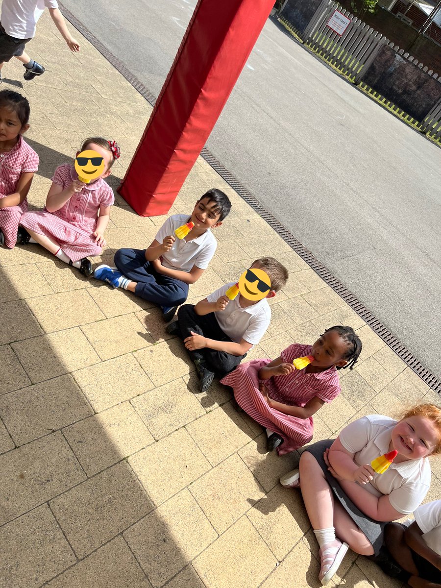 missholroyd's tweet photo. Cooling down 🍦We loved our golden time treat ☀️ https://t.co/rJiafMybWn