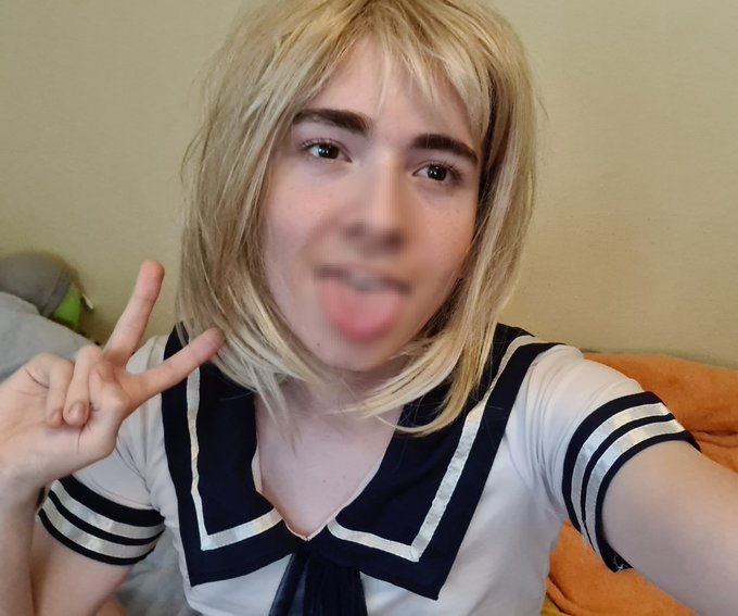 Would you like to fuck a sissy like me? ?? I promise to let you cum onto my pretty face... ?

#femboy