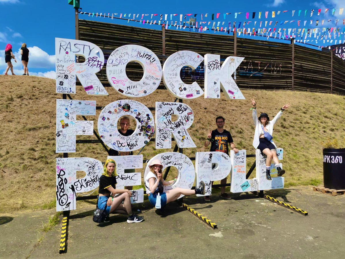 6277mars's tweet photo. Rock for People was absolutely wild and amazing and I just had the best time dancing to my favorite tunes and I am so happy I was able to go there and experience this 🖤🖤🖤 https://t.co/NwYoILv0Zs