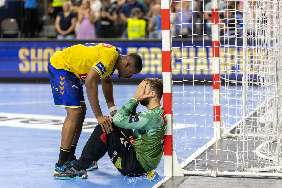 PawelJanczyk's tweet image. Bardzo smutno 🥲🥲🥲

Ogromne szacunek za walkę , postawę i turbo profesjonalizm. 
Za rok to podniesiemy 🏆
#OneMoreTime @kielcehandball