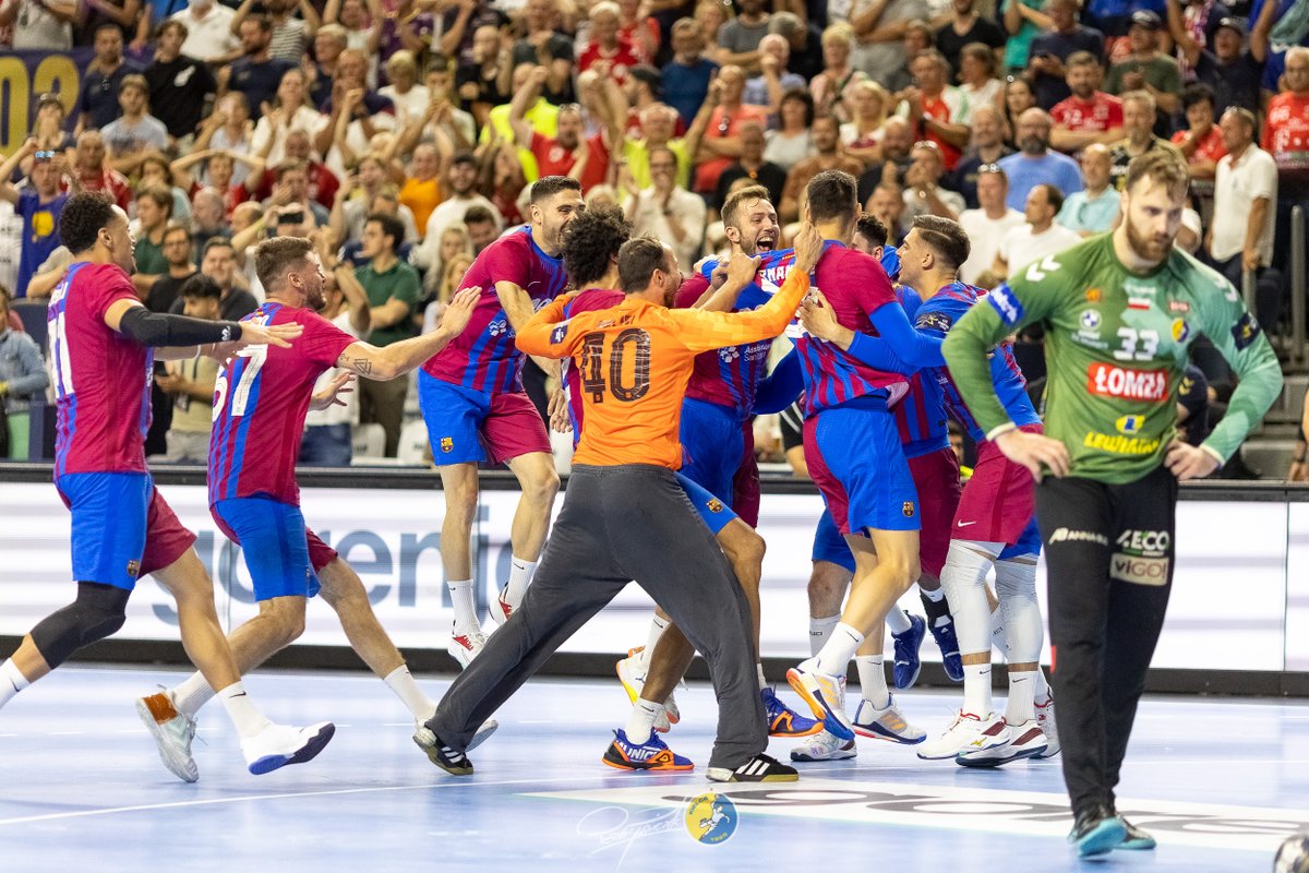 PawelJanczyk's tweet image. Bardzo smutno 🥲🥲🥲

Ogromne szacunek za walkę , postawę i turbo profesjonalizm. 
Za rok to podniesiemy 🏆
#OneMoreTime @kielcehandball