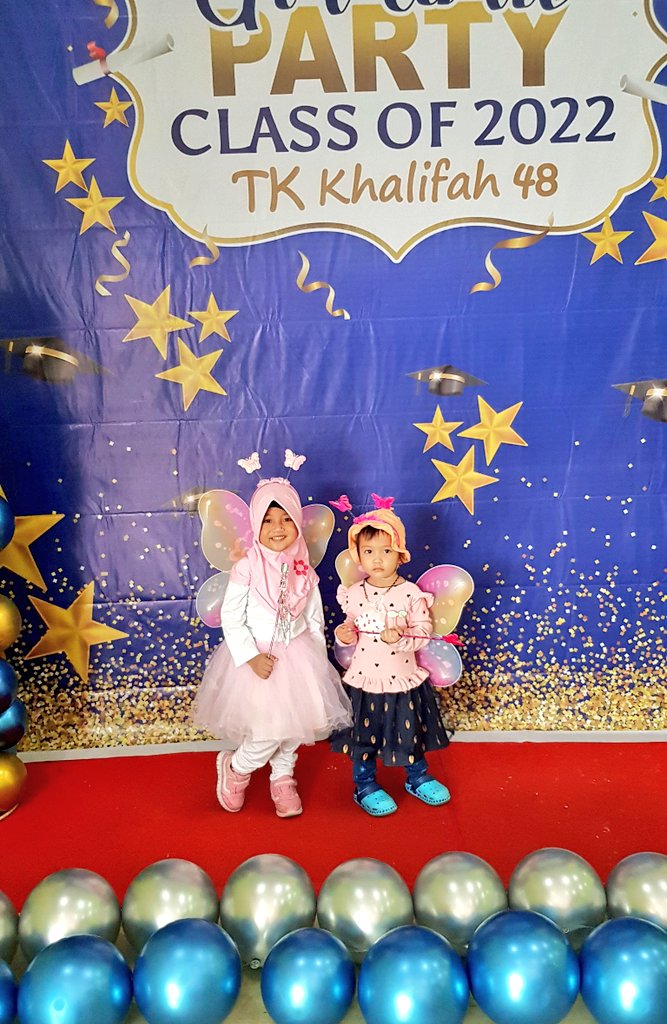 kakak: "bun adek ikut aja biar ramai, tapi jangan nari sama kawan kakak"🤣🤣 <a href="/amandarnv/">Ay</a>