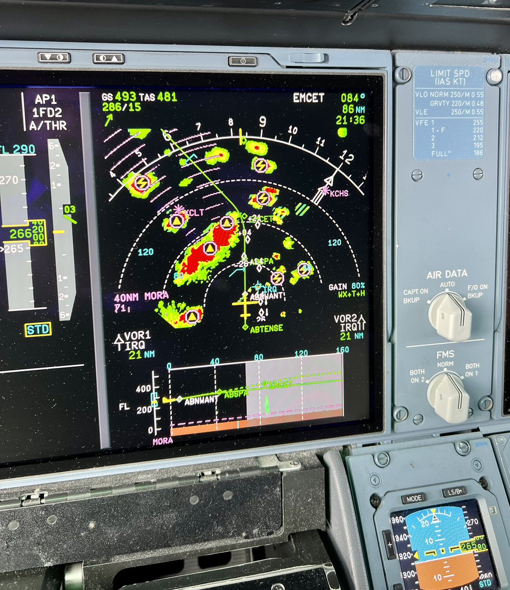 olivierclx's tweet photo. Weather deviation⛈ Thanks US ATC controllers #avgeek #weather #thunderstorm #atl #atlcdg https://t.co/UXhipAdb0B
