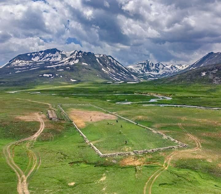 explorediamer's tweet photo. Gattidas Babusar Valley 
📌Diamer ❤️

#explorediamer https://t.co/bt4dBkwI52