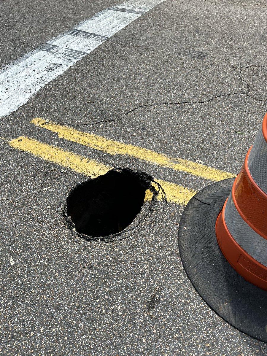 datbmarj's tweet photo. #CityofJackson we have an open hole in the road on Sedgwick at Westbrook Rd. Please don’t wait till someone gets hurt. There are many kids in this neighborhood. https://t.co/nY4AiNkiWJ