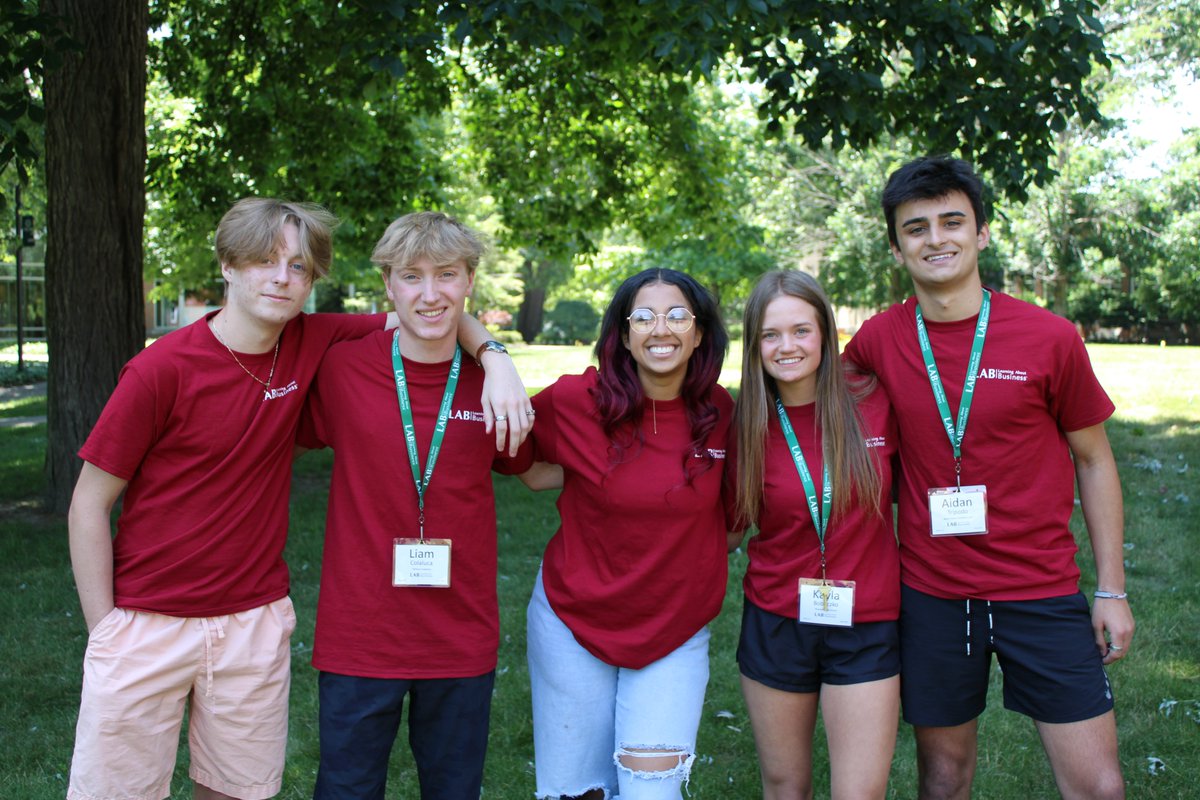 LearnAboutBiz's tweet photo. LAB week 2022 kicked off with a many-legged race. learning teamwork skills! https://t.co/lANDrBGsnA