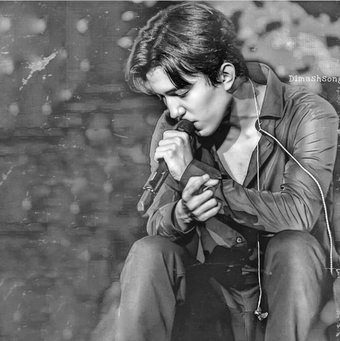 Dimaterry1's tweet photo. @Melodiko_dq @dimash_official Sometimes words aren't enough...so you need colors and shapes and notes and emotions  ..and @dimash_official's voice and music ❤️

#FlyAway 
#BeWithMe
#Dimash_Okay

Stream Dears 🎶🎶

https://t.co/wWMMEexJxx https://t.co/EFZ7kLVrho