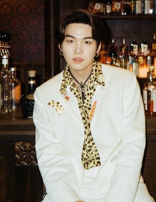 MIN_YOONGINHA's tweet photo. congratulations MY KING👑🥇
#ThatThat de #PSY producido y protagonizado por el increíble #SUGA de BTS , regresa al #1 por cuarta semana en el #GaonDigitalChart en Corea y reina en la cima del #GaonStreamingChart por quinta semana,recuperando su doble corona👑👑
#ThatThatFeatSUGA https://t.co/q8lDGIK46u
