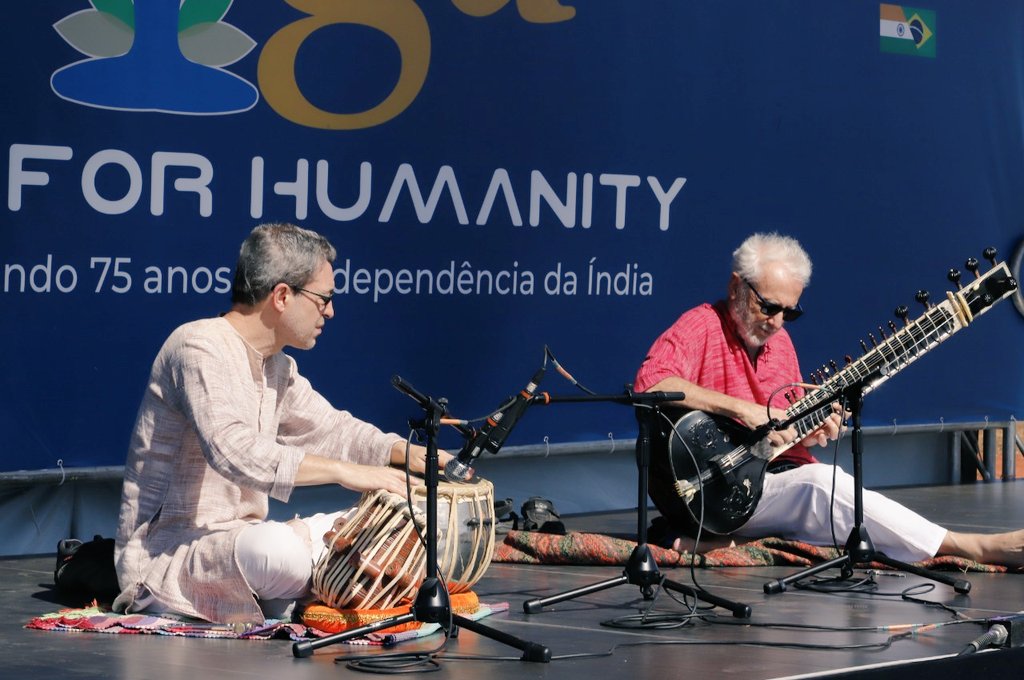 AmbSKReddy's tweet photo. An action packed day at #IDY2022 In Brasilia. It was a day of #yoga for all.
#YogaForHumanity #YogaDay #yoga
#yogaisfun
@moayush @SeturDF
@internacionalDF
@IndianDiplomacy https://t.co/dFtNCVnOy6