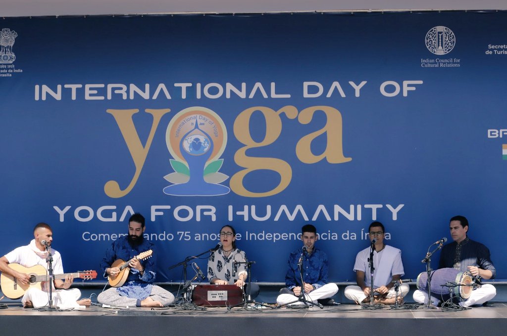 AmbSKReddy's tweet photo. An action packed day at #IDY2022 In Brasilia. It was a day of #yoga for all.
#YogaForHumanity #YogaDay #yoga
#yogaisfun
@moayush @SeturDF
@internacionalDF
@IndianDiplomacy https://t.co/dFtNCVnOy6