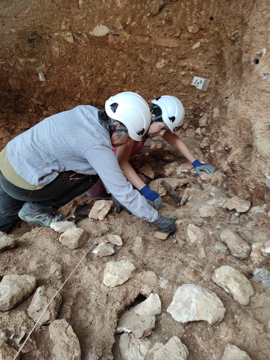 Miguel_preh's tweet photo. #Atapuerca2022 #Ata22 #Day2 Hello from #CuevaFantasma!! 👻 Here we are a little team working in the area closest to the cave entrance (in the background you can see some of the rest of the team working in the big chamber, #SalaFantasma). @karmen_alonso @FATAPUERCA https://t.co/J0BB6OqQYH