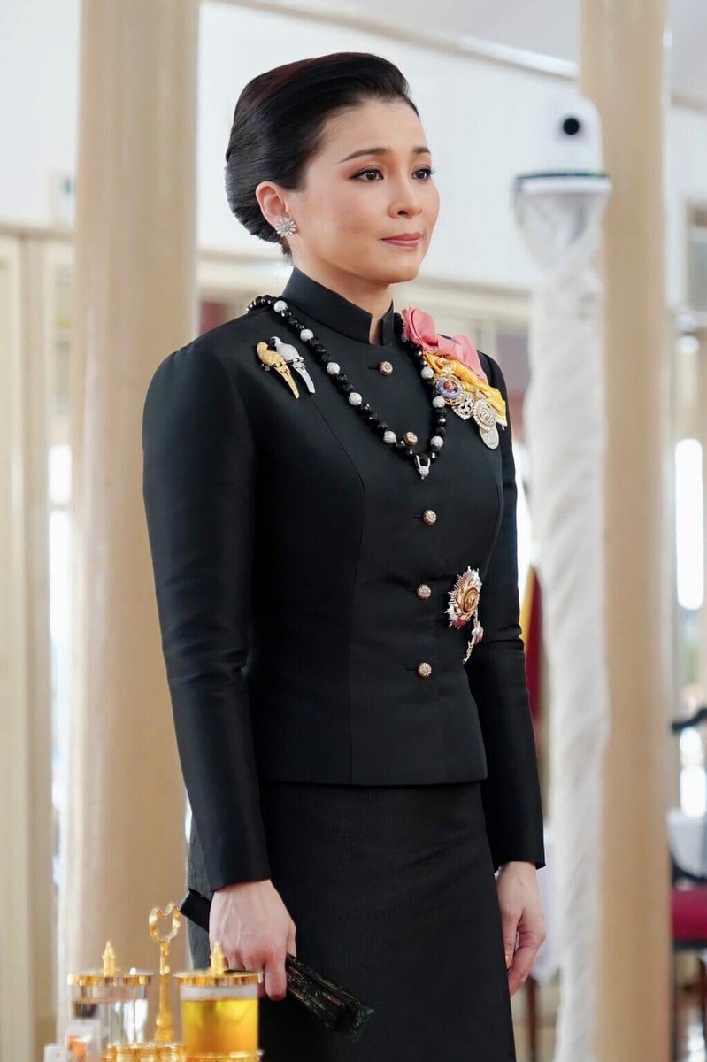 Fahsaikhonsuay's tweet photo. #ทรงพระเจริญยิ่งยืนนาน 💜 https://t.co/2cyscucACL