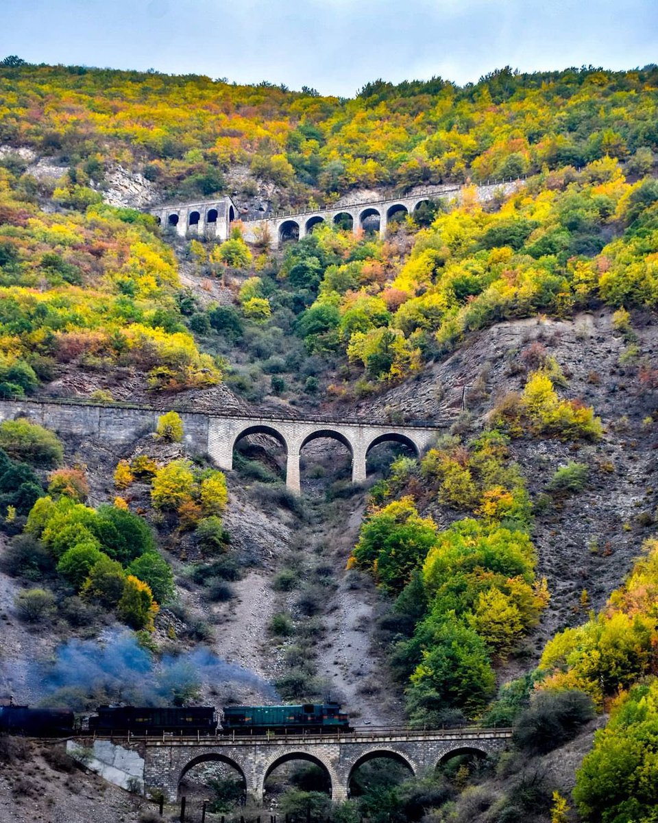 aZionistHunter's tweet photo. A ferrovia nacional do #Irã inscrita na Lista do Patrimônio Mundial da @UNESCO como o 25º patrimônio cultural tangível do condado. A Ferrovia conecta o Mar Cáspio no nordeste com o #GolfoPérsico no sudoeste cruzando das quatro áreas climáticas diferentes.
#IranInRealityy https://t.co/kOYzg71z9Y