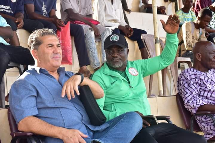 fa_kwara's tweet photo. @followKWSG is rated number one in football administration across the nation. Aside that we have the best grassroot developmental programs.

FA Boss, Malam Idris Musa Abdullahi explain to @NGSuperEagles Coach @JosePeseiro while welcoming him to Ilorin. https://t.co/e6E78TEQCA