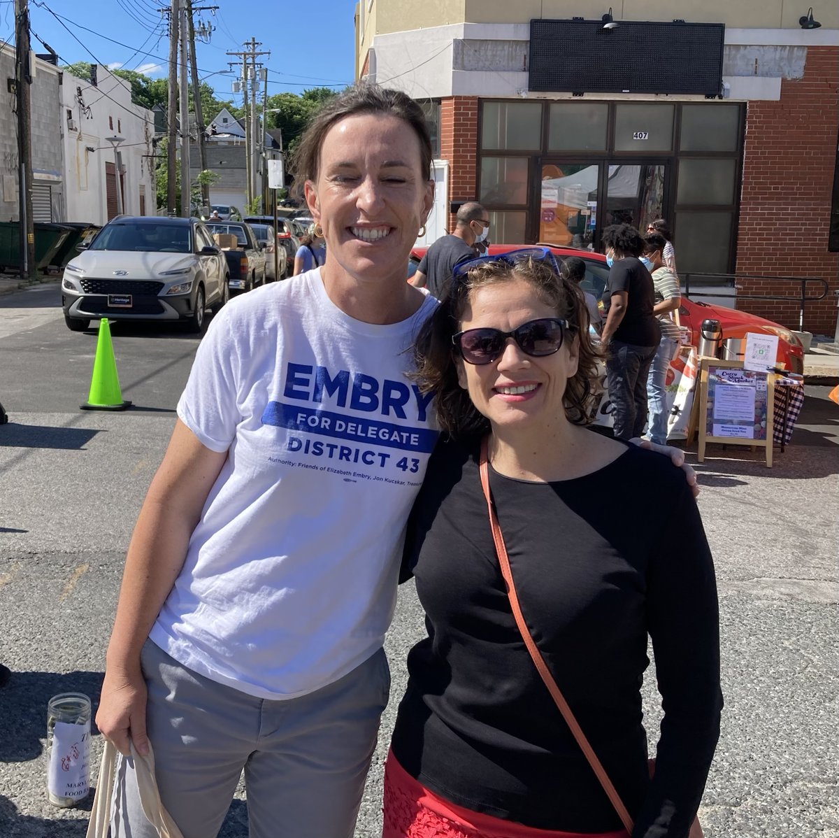 Embry4Delegate's tweet photo. Wonderful to connect with Councilwoman @odetteramos at the Waverly Farmers Market and thank her for her unwavering service in times of need, and always.
#experiencematters  #BoyceEmbry #EmbryforDelegate #ReelectBoyce #District43ATeam  #womenleaders https://t.co/M6U9AK8u29