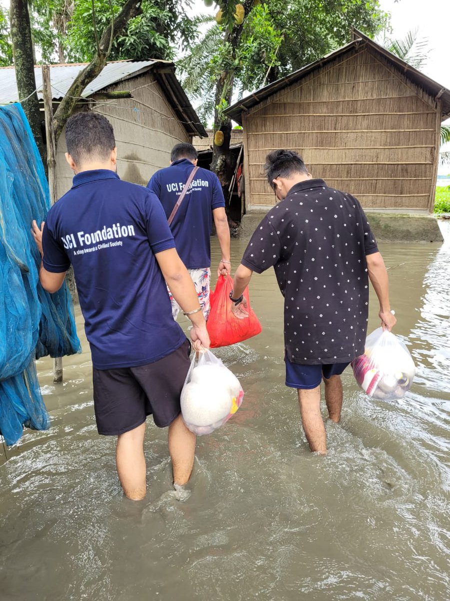 FoundationUci's tweet photo. The flood affected areas under Dhekiajuli are immediately visited and assisted by our team. 
Around 60 families were offered essential food kit in today's #FloodRelief drive. We aim to extend help to around 200 families in this week. @Dipannitasharma @SonitpurPolice @DCSonitpur https://t.co/CcedThOgCa