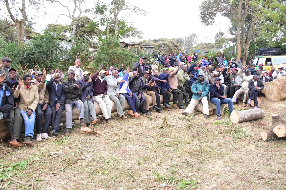 GovernorKahiga's tweet photo. Met Njeng'u residents in Mweiga ward, Kieni West sub county as we plan about #BottomUpEconomicModel 

#Wirauroneka
#kabamwalimu
#wiranimurute
#formniUDA
#Mpangonibottomup
#9thAugust https://t.co/2CAQ1dGjNf