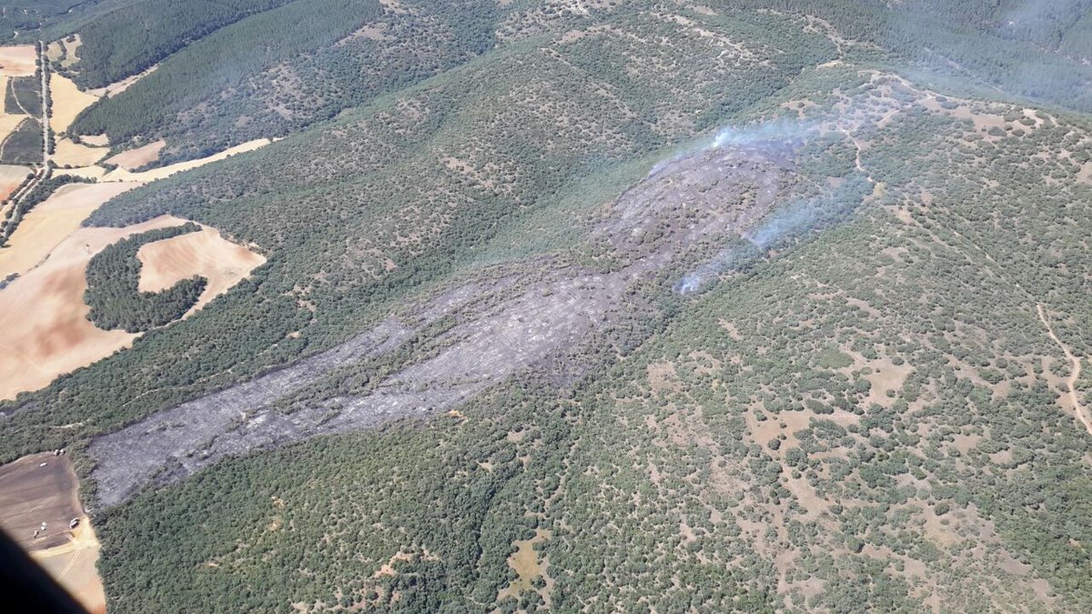GobAragon's tweet photo. ⬇️🔥Estabilizado #IFMainar a las 17:10 H
55 hectáreas afectadas aproximadamente (30, forestales de encinar y 25, agrícolas)
🚜Origen posible del #IF en labores agrícolas
@IIFFAragon #IIFFAragón #IIFF https://t.co/EM0gHjrKWP