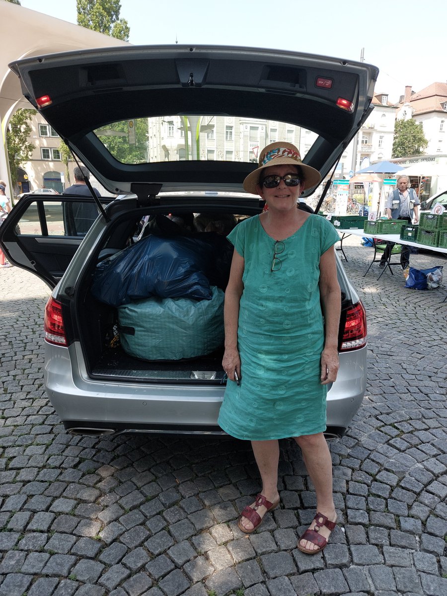 Igeps01's tweet photo. Gnadenlos brannte heute der Planet auf unsere Häupter und bei 35 Grad im Schatten und die Verteilung an der #MünchnerFreiheit in der prallen Sonne ließ uns heute gehörig ins Schwitzen kommen. https://t.co/FGhtOUaQO2