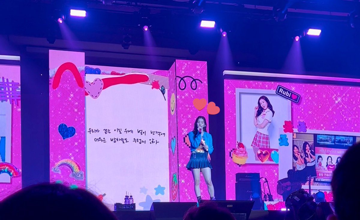 CELEBRABBIT's tweet photo. 너무 행복했던 주말이었던~😍❤️❤️

은비 너무 예쁘고멋있고재밌고 다했던-!!

다음 콘서트도 넘 기다려지는~

#권은비 #kwoneunbi #루비 #secretdoor #콘서트 https://t.co/eEPZAHHRsl