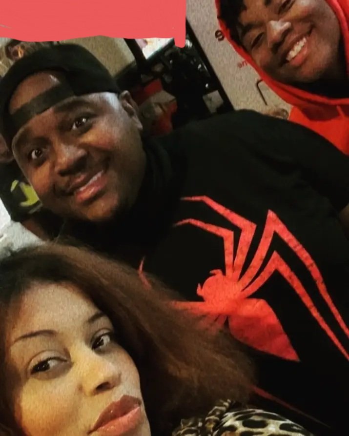 FatalJayShow's tweet photo. Dont let Hollywood and media, get it twisted. Strong Black Fathers we exist🔥🔥🔥🔥🔥🔥💯💯💯💯💯. @gospel_tha @TheCloudCity1 @CallousLord @comicchats2 @NzoHodges #HappyFathersDay2022 #FathersDay https://t.co/pQfiyLWgid