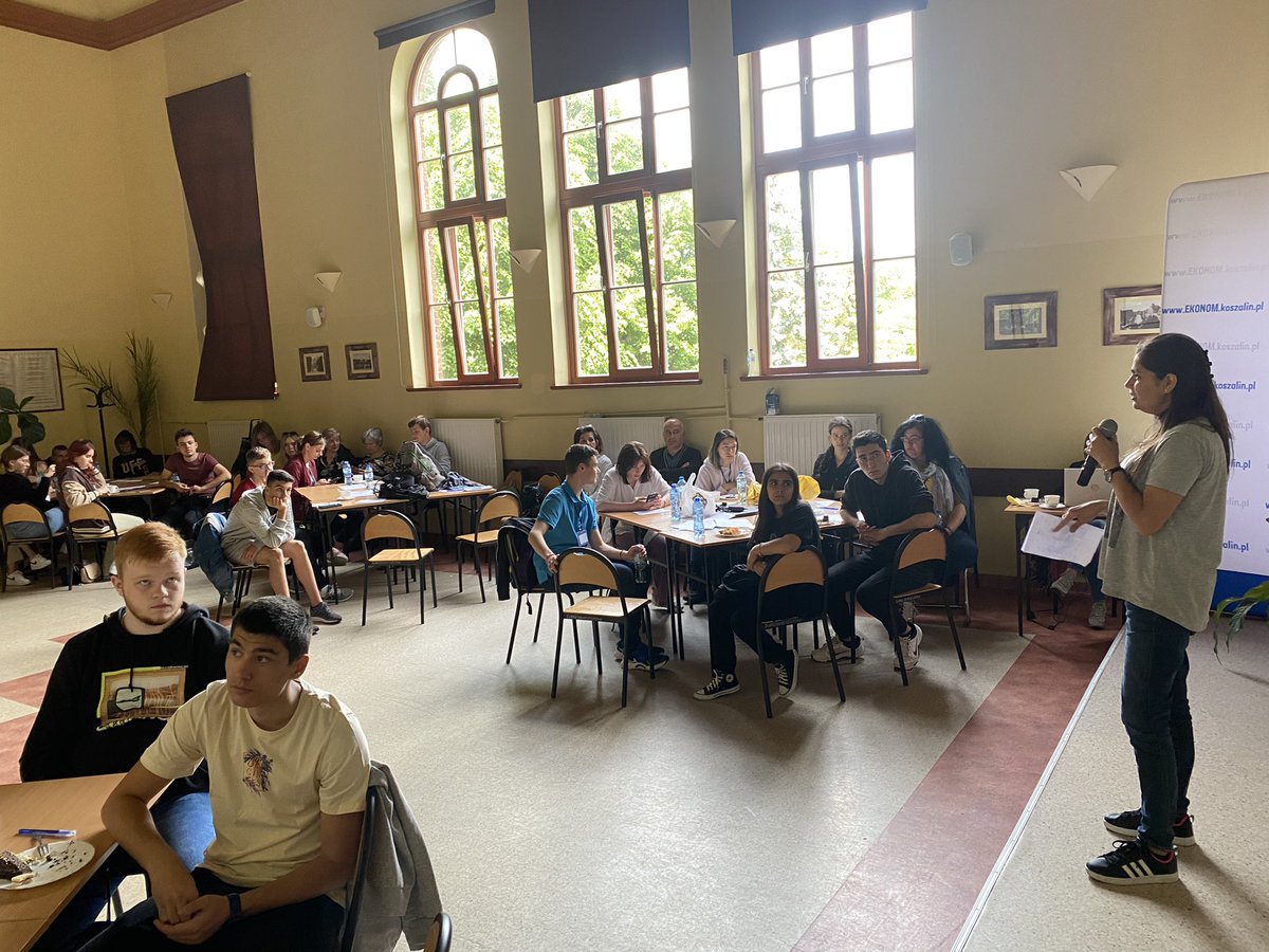 namruni's tweet photo. İşin doğrusu bir  makina öğrenmesi algoritmasını oyunlaştırmak oldukça garip gelebilir. Ama biz yaptık. 5 ülkeden gelen öğrencilere uyguladık. Üstüne bu Polonya televizyonunda haber de oldu. Daha ne olsun. @MersinMEM @MersinValiligi @tarsusmem1 https://t.co/2Gtku1bqt9