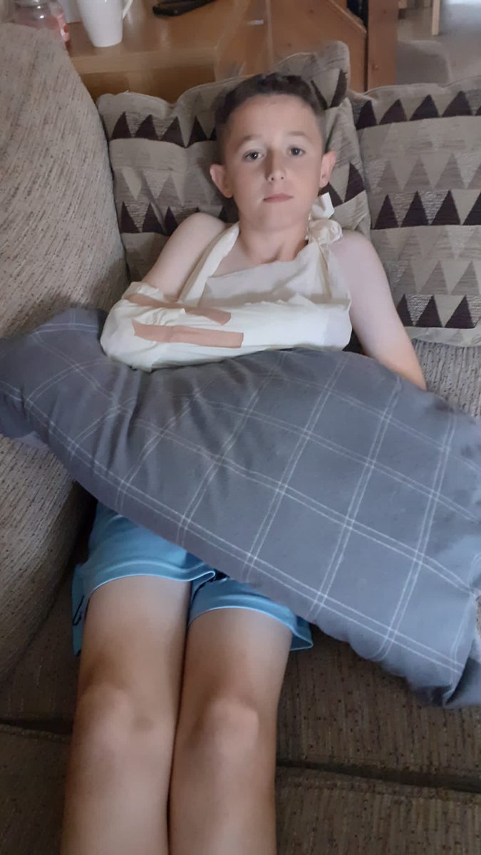 Michael25966386's tweet photo. Badly fractured wrist!! The boy out of action for a while🤦‍♂️. Well done for being so brave 👍 https://t.co/ewsbVjaxA5