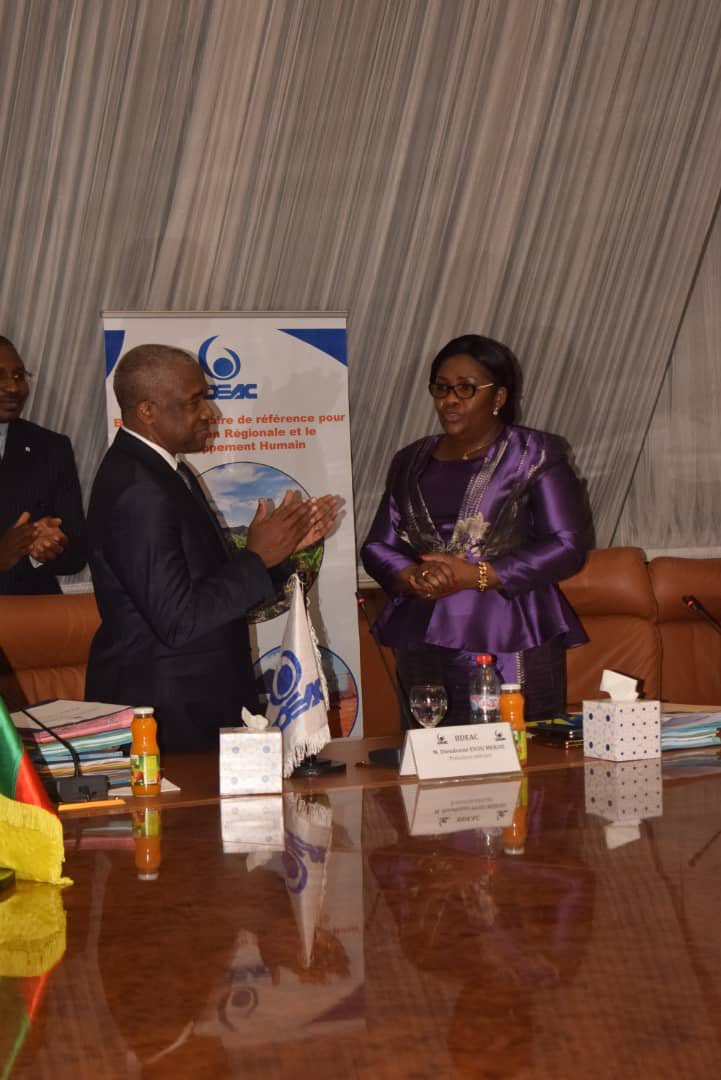 NicoleRoboty's tweet photo. A l’occasion de l’Assemblée générale extraordinaire de la @BdeacOfficielle tenue le 18 juin à Brazzaville #Congo et que j’ai présidée,M.Dieudonné Evou Mekou a été installé en qualité de Président de ladite institution.  #afrique #Gabon #cemac #Economie 
👉🏾 https://t.co/SDLp3v5h06 https://t.co/kLh5snfbz9