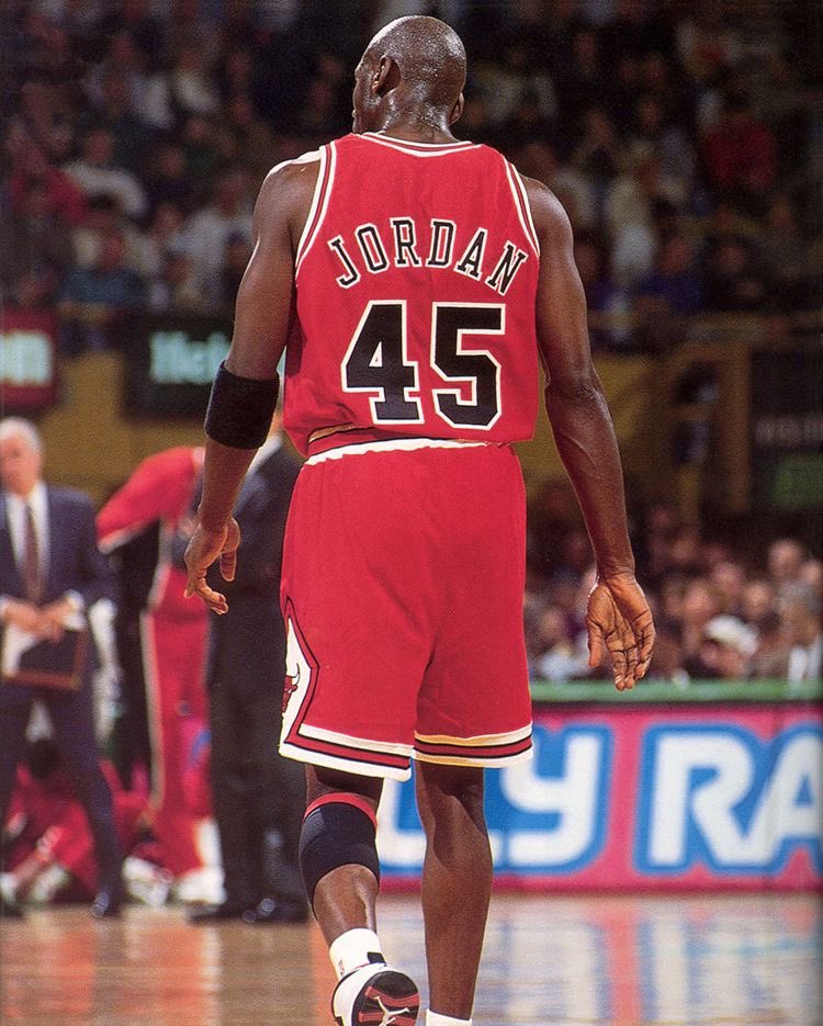 Donovan Mitchell porte le numéro 4️⃣5️⃣ en hommage à Michael Jordan qui a porté ce numéro brièvement après son retour de sa première retraite.