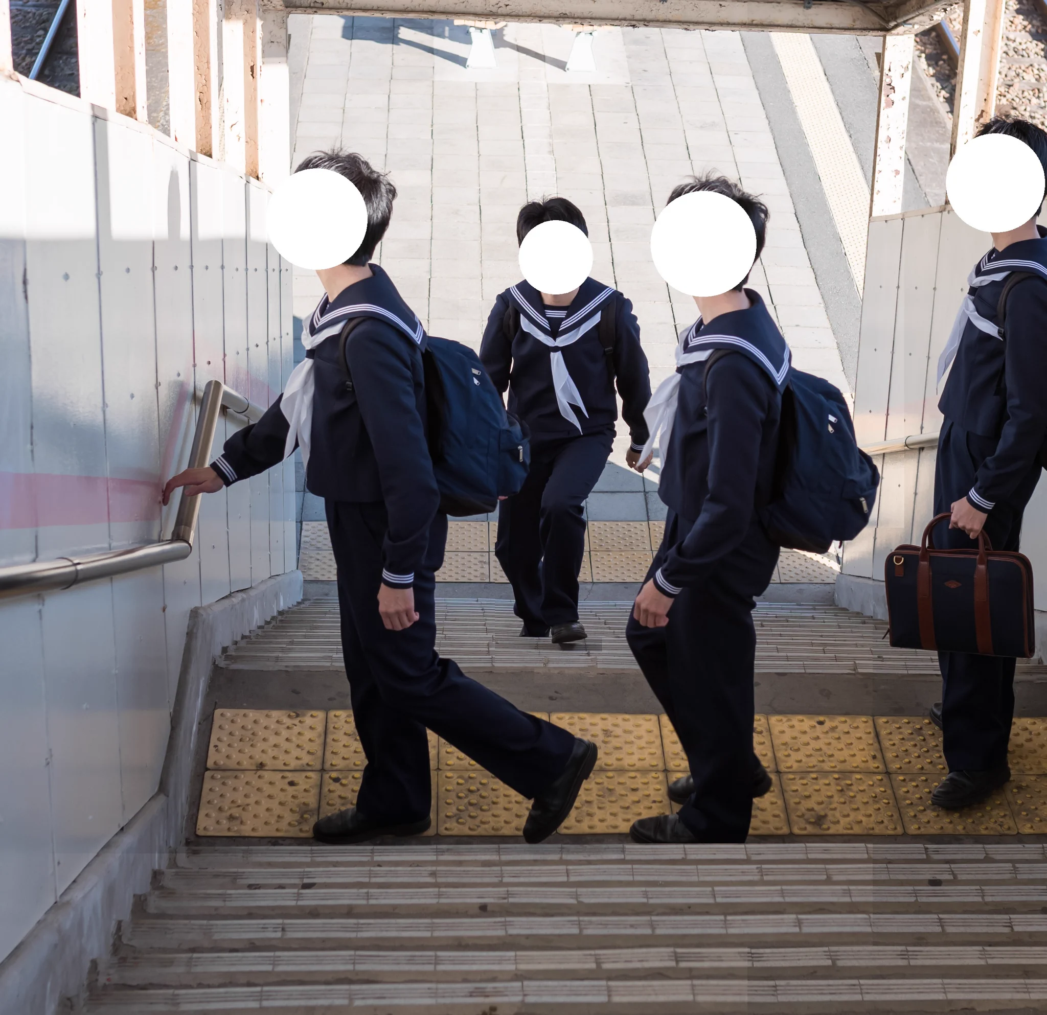 これぞジェンダーレス！男子のセーラー服も高貴でいいじゃない♪