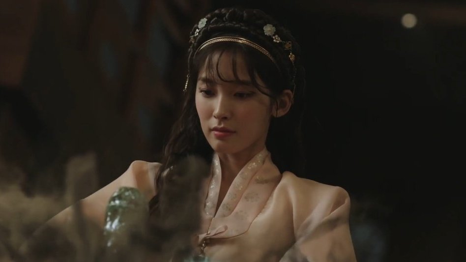 iconickdramas's tweet image. Oh My Girl Arin is so breathtaking? A new idol actress I'll love 😩💛  #AlchemyOfSouls #AlchemyOfSoulsEp2