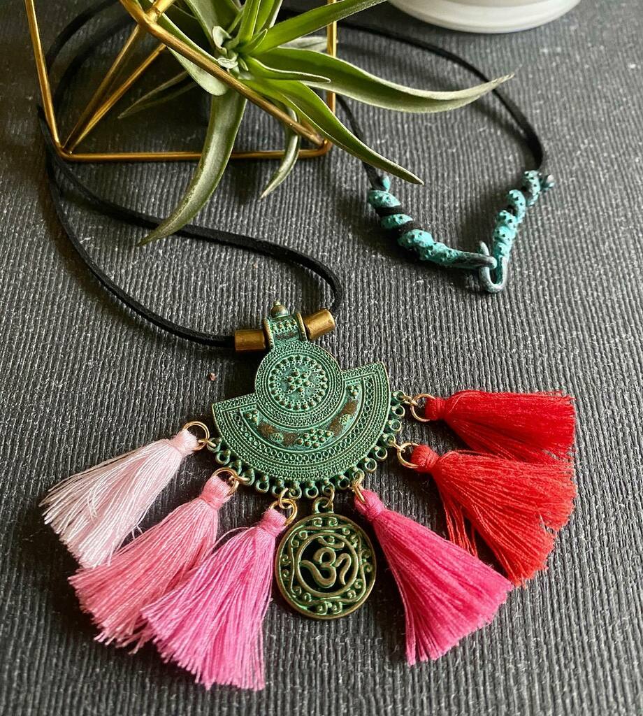 cre8trix's tweet photo. Ohhhmm… happy Father’s Day, dads! I would include a pic my dad, but he’s an enigma wrapped in a mystery…or just doesn’t want his pic on socials. 

#ohm #vibe #necklace #stauntonva #staunton #jewelry #supportlocal #support small business #artist https://t.co/ERlIaMOnz0 https://t.co/9ZA6QH2AVH