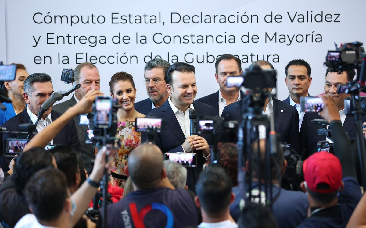 EVillegasV's tweet photo. Con un gran compromiso, hoy recibí la Constancia de Mayoría que me acredita como gobernado electo. 

Con mucha humildad, agradezco a los duranguenses por su confianza y a mi familia por su apoyo. 

¡Qué viva Durango! https://t.co/NNouMpNsre