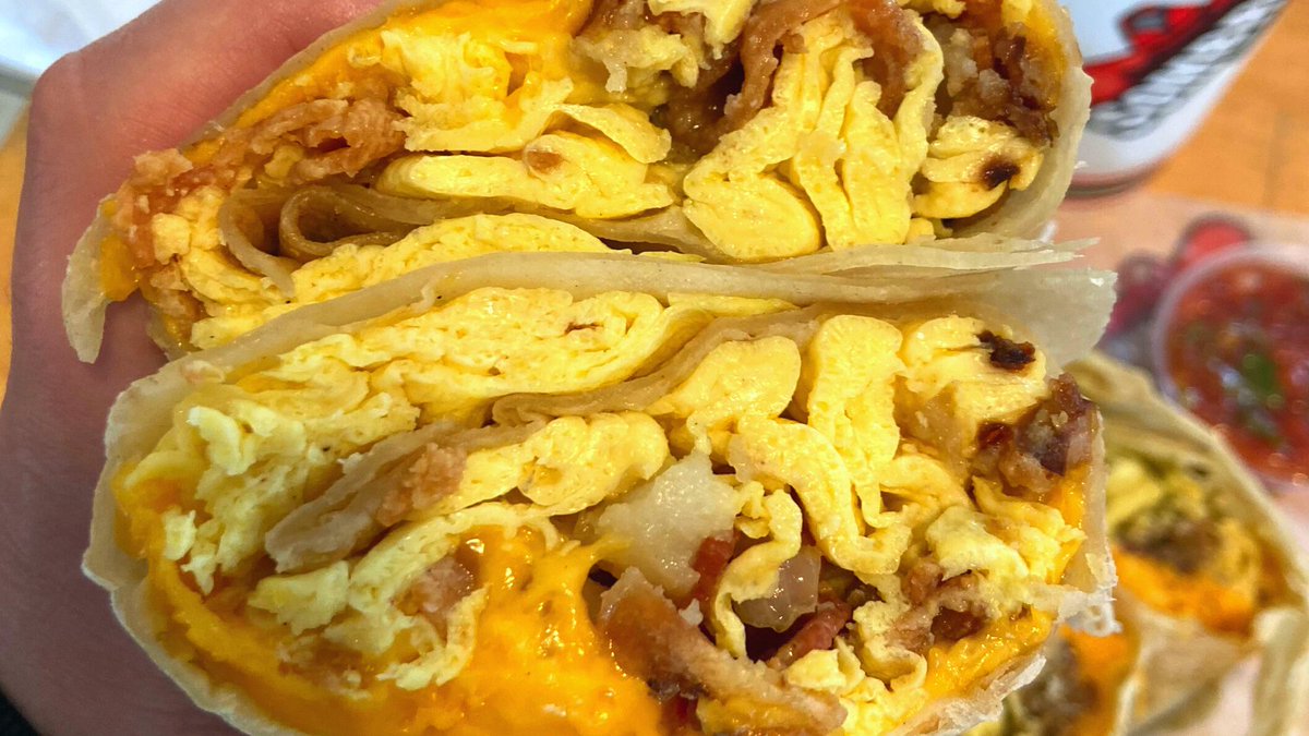 SombreroMexican's tweet photo. Happy #FathersDay! Treat dad to what he really wants, Sombrero breakfast burritos! ๐ฏ๐๐ฏ๐ Order online to save time: https://t.co/32sNjQskyj. #sombrerofix #breakfastburritos #happyfathersday #dadlove https://t.co/xV1k4jGWsA