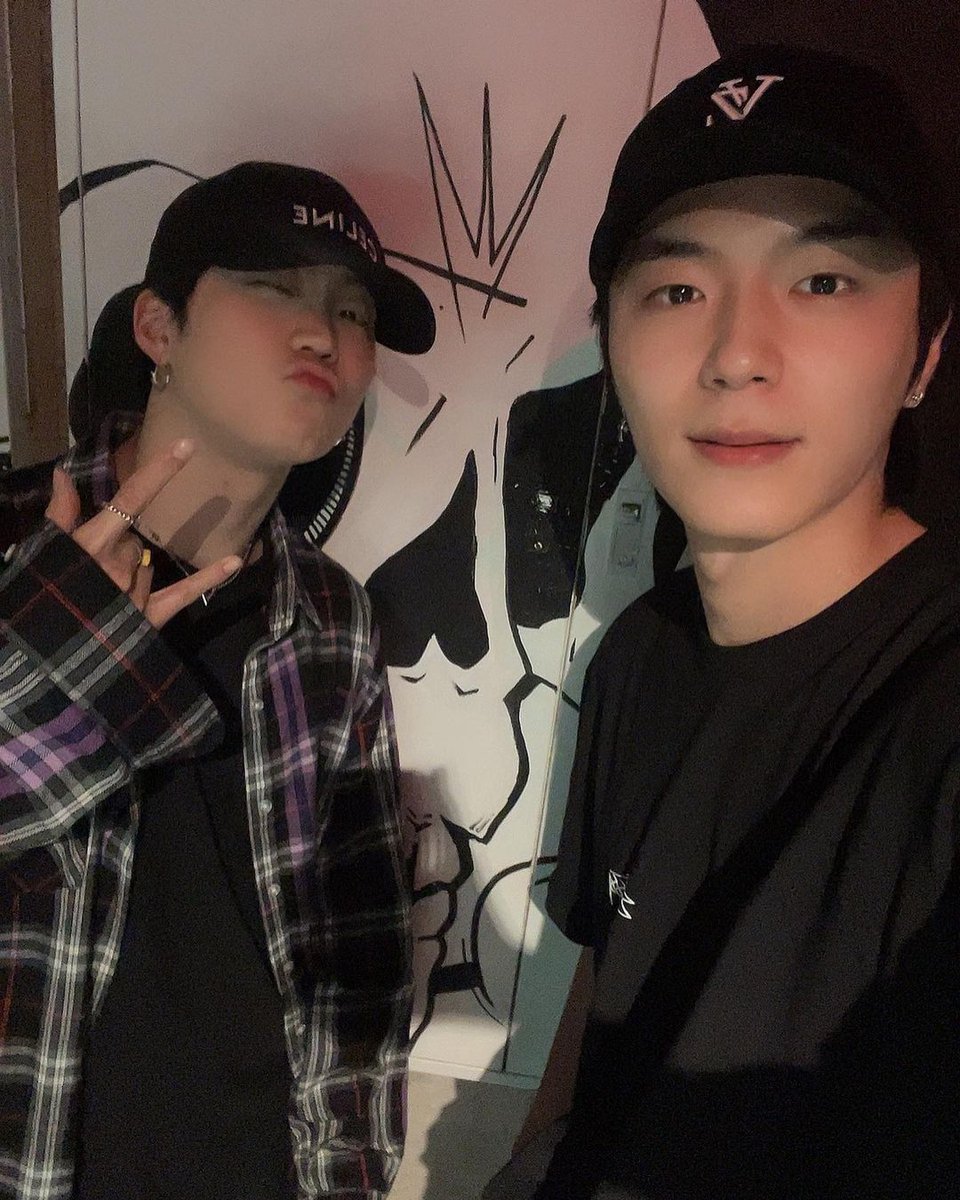 ZPZG_Brazil's tweet photo. 📸 | 04.06.2022 • Atualização na conta do ZPZG.

“Taehwang e Wonjun estão praticando muito😤. #Taehwang #Wonjun #AgoraApouco Chegaram #NoticiaRepentina #NosAguardem🥰”

🔗https://t.co/fcIB4sbx9S

#ZPZG #지피지기 @zpzg_official https://t.co/rzcjpeWTzQ